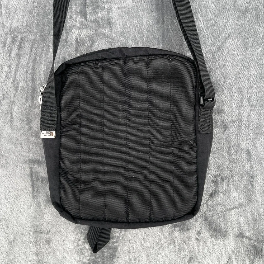 THE NORTH FACE Berkeley Field Shoulder Bag Sling Nylon Crossbody Zip Pouch